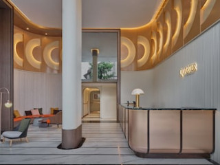 THE QUARTER ONNUT BY UHG