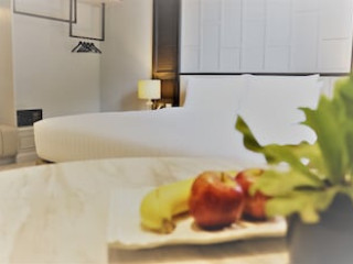 THE QUARTER PLOENCHIT BY UHG