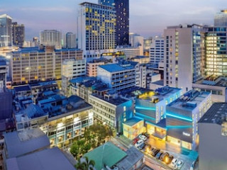 THE QUARTER SILOM BY UHG