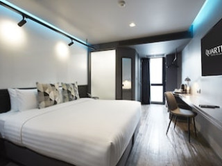 THE QUARTER SILOM BY UHG