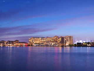 The Ritz-Carlton Abu Dhabi, Grand Canal