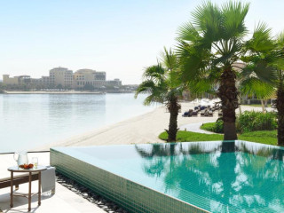 The Ritz-Carlton Abu Dhabi, Grand Canal