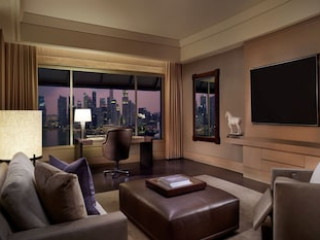 THE RITZ-CARLTON, MILLENIA SINGAPORE