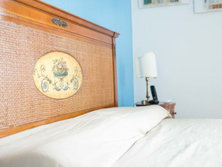 THE ROYAL FLAT