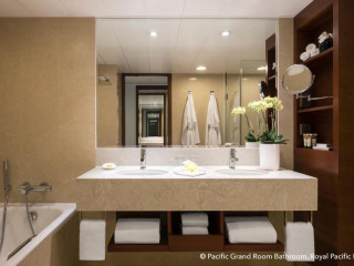 The Royal Pacific Hotel & Towers