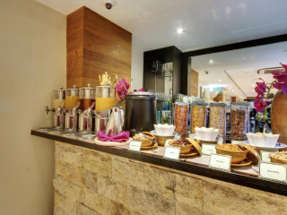 The Somerset Hotel