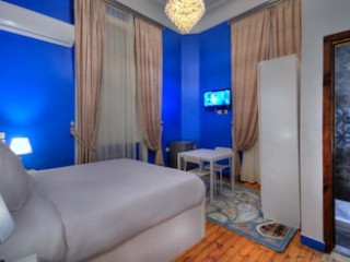 THE SQUARE BOUTIQUE HOTEL