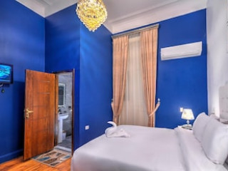 THE SQUARE BOUTIQUE HOTEL