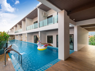 The Thames Pool Access Resort