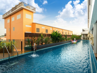 The Thames Pool Access Resort