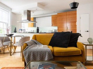 THE WANDSWORTH COMMON - BRIGHT MODERN 2BDR FLAT OVERLOOKING THE PARK