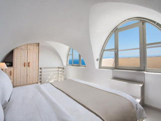 Theano Cave Suites & Villas