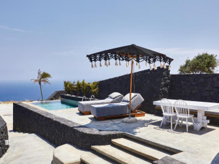 Theano Cave Suites & Villas