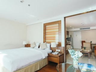 THOMSON RESIDENCE (SHA)