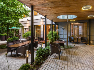 Three Crowns Hotel