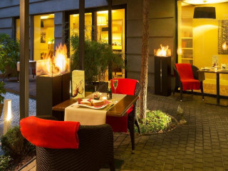 Three Crowns Hotel