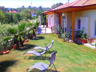 Three Palms Suites