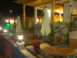 Three Palms Suites