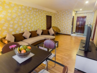 THREE SEASONS PLACE HOTEL