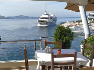 Titania Hotel