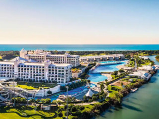 Playa Linda Beach Resort
