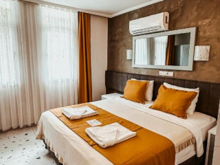 TONOZ BEACH HOTEL