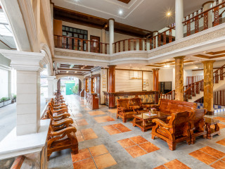 Tony Resort