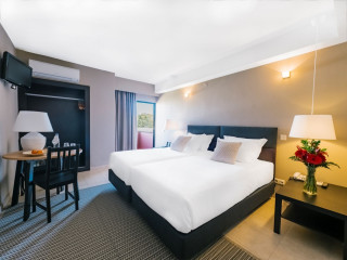 Topazio Vibe Beach Hotel & Apartments