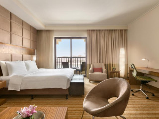 Traders Hotel, Qaryat Al Beri