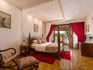 Travellers Beach Hotel