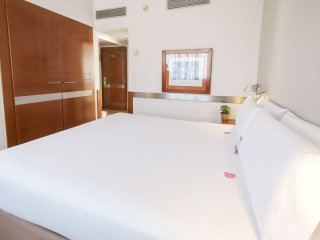 Tres Torres Atiram Hotel