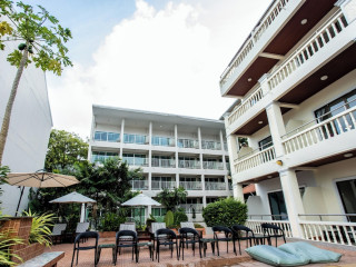 Tri s Miracle Kata Beach Side