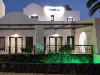 Tristhenia Hotel
