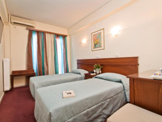 Triton Hotel Piraeus