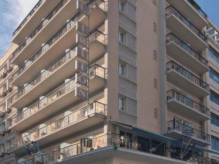 Triton Hotel Piraeus