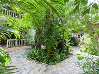 Tropica Bungalow Beach Hotel