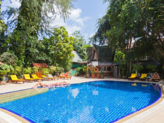 Tropica Bungalow Beach Hotel