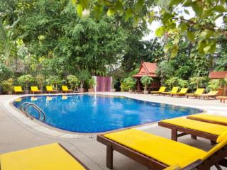 Tropica Bungalow Beach Hotel