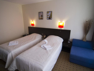TROPIKS HOTEL