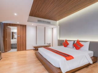 TRUE SIAM PHAYATHAI (SHA)