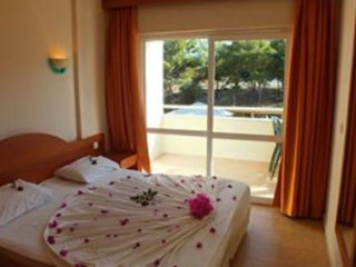 TUNTAS FAMILY SUITES KUSADASI