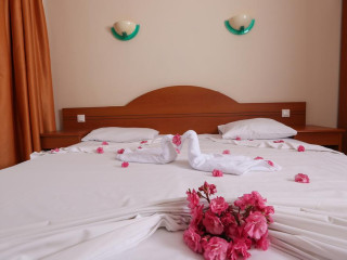 TUNTAS FAMILY SUITES KUSADASI