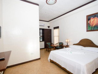 Turtle Inn Resort