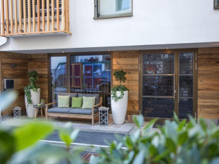 TWO TIMEZ - Boutique Hotel