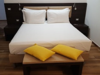 UNA FINESTRA SU MONTI