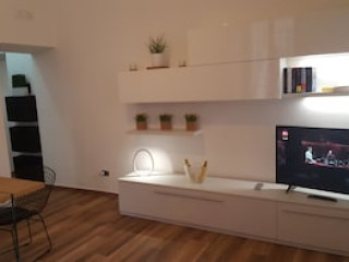 UNA FINESTRA SU MONTI