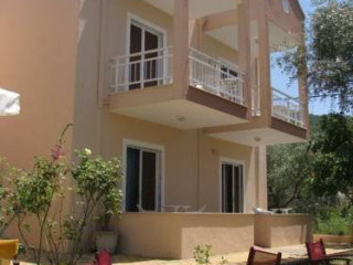 Amarilia Studios  (Skala Sachoni)