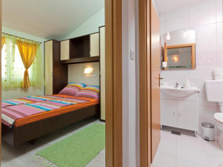 Apartments Alma (Podgora)