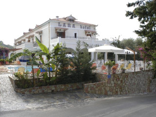 Lara Hotel (Lourdas)