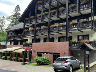 Casa Iris-Hotel si Restaurant